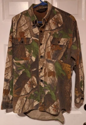 Liberty Camo Button-Up Shirt Realtree Hardwoods Size Medium - Image 1 of 4