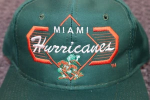 Gorra de colección Miami Hurricanes Top of the World Snap Back Logo Script verde - Imagen 1 de 11