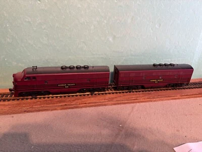 HO Scale Life-Like F3 A/B Lehigh Valley #510/511 Powered Locomotives (25-715) - Image 1 of 4