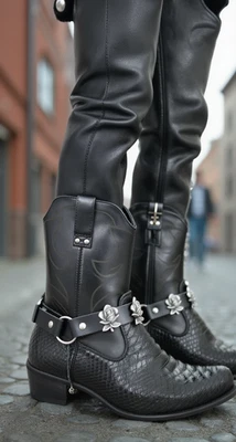 Mujer Bota Cadena Metal Negro Imitación Cuero Zapatos Correas Rosa Flor Motociclista 2 PIEZAS Foto 1 de 4