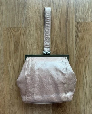 Bolso sin asas Hobo International de cuero rubor perlado Foto 1 de 4