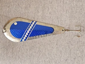NICE VINTAGE 7-INCH BLUE SPOON DEEP SEA TROLLING FISHING LURE WITH TREBLE HOOK - Picture 1 of 4