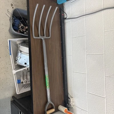 Bango Gardening Digging Fork 4-Tine Heavy Duty Spading Pitchfork all metal - Image 1 of 4