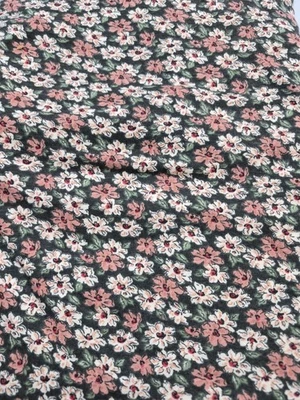 Tela de punto floral 62" de ancho X 50" de largo flores rosas y blancas sobre fondo negro Foto 1 de 4