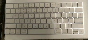 Apple MagicWireless QWERTY Keyboard A1644 Rechargeable / Bluetooth - Picture 1 of 2