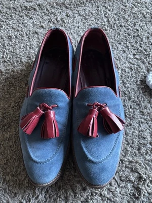 Mocasines Manolo Blahnik 10,5 gamuza azul con borlas rojas Foto 1 de 4