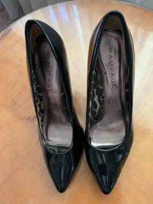 Tacón de charol negro de 4" para mujer 8M rara vez usado Foto 1 de 4