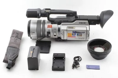 Sony DCR-VX2000 Digital Video Camera Recorder Handycam 3CCD Working[Good] - Image 1 of 4