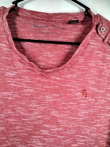 Lion’s Crest V-Neck T-Shirt Red Mens Size M - Picture 1 of 4