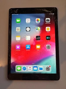 Apple iPad Air 16Go Wi-fi Gris sidéral - Vitre brisée mais fonctionnel - Afbeelding 1 van 3