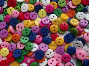 (Buy 4 Get FREE Post) 100 Round Small 9mm Sewing 2 Hole Scrapbook Resin Buttons - Picture 1 of 9