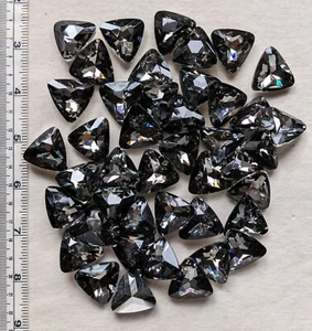 Grey Triangle Crystal Glass Pointed back Rhinestones 24mm 43pcs Job Lot (010) - Picture 1 of 4