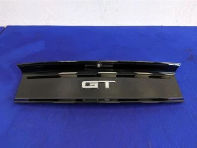 Ford Mustang GT 2015-2017 panel de acabado trasero negro con emblema de modelo OEM Foto 1 de 4