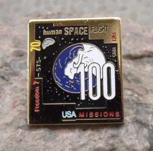 1995 Celebrating 100 USA Space Missions Freedom 7 to Shuttle STS 70 Pin Badge - Picture 1 of 2