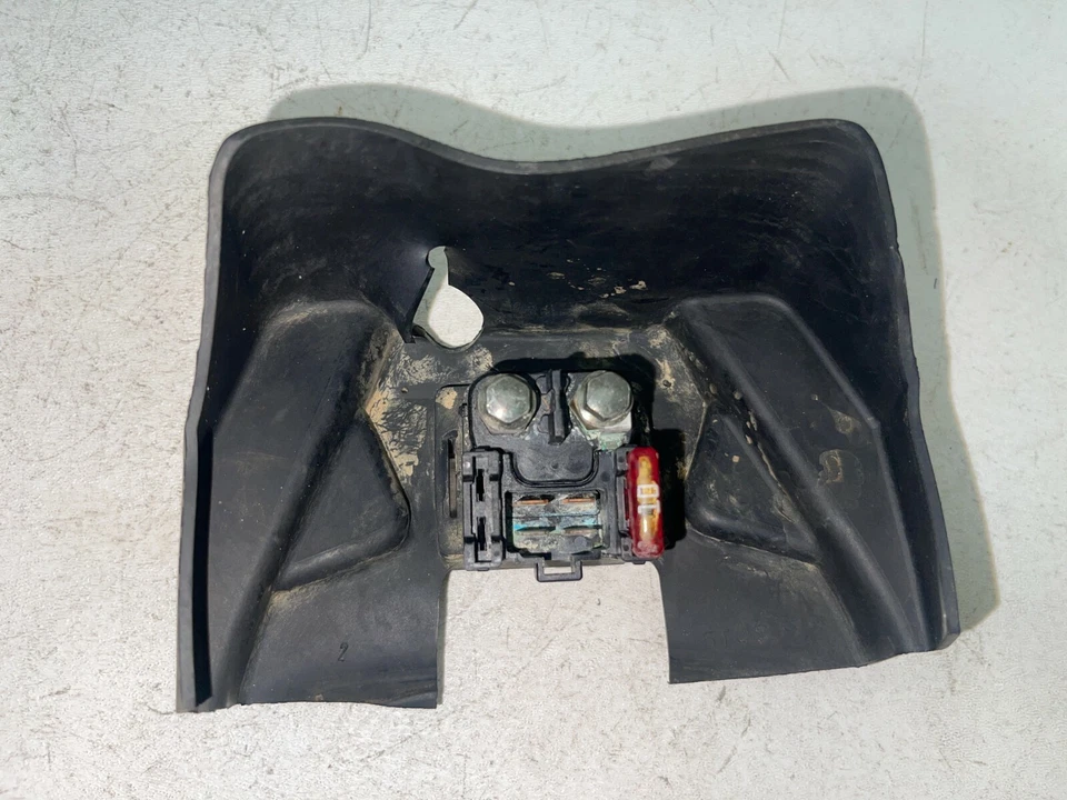 Yamaha WR250F 2005 03-13 montaje de relé de arranque Foto 1 de 4