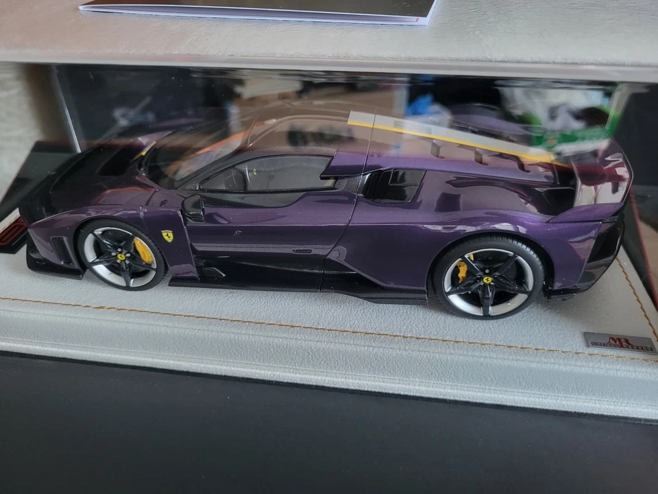 FERRARI F80 1/18 Viola Hong Kong with Livery MR COLLECTION MODELS FE045SE5  - Immagine 1 di 1