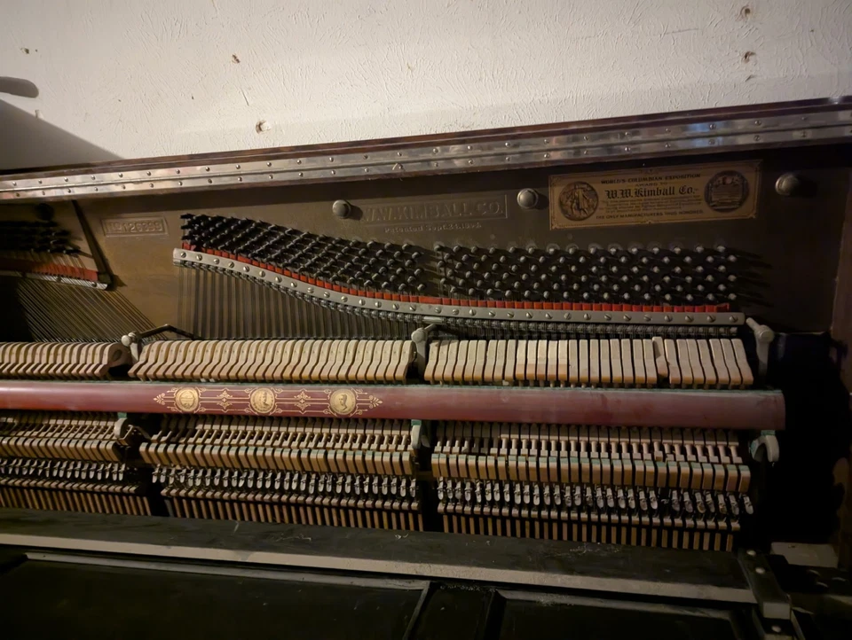 Piano kimball vertical antigo - Imagem 1 de 4