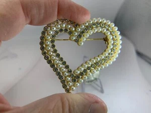 Heart Outline Rhinestone & Pearl MONET Rare Vintage Gold Brooch V-8404 - Picture 1 of 5