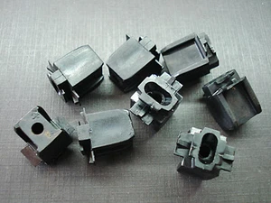 8 piezas NORS faros bisel tuercas clips para 1970-1974 Cuda Challenger - Imagen 1 de 7