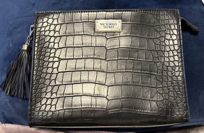 Bolso de Mano VICTORIA'S SECRET NEGRO COCODRILO BELLEZA CON BORLA Talla Mediana Foto 1 de 4