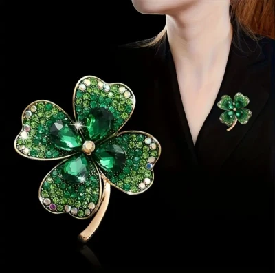 Broche de trébol de cuatro hojas verde esmerilado puntas solapa prendedor día de San Patricio trébol Foto 1 de 4