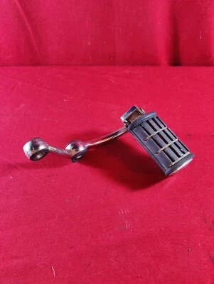 Yamaha Virago XV750 1981-1983 OEM reposapiés delantero clavija con soporte lado derecho Foto 1 de 4