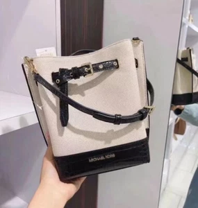 MICHAEL KORS EMILIA SMALL BUCKET MESSENGER BAG BLACK - Picture 1 of 9