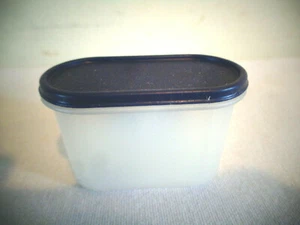 TUPPERWARE MINIATURA GADGET MODULAR MATES CONTENEDOR OVALADO AZUL CUBIERTA IMÁN - Imagen 1 de 2