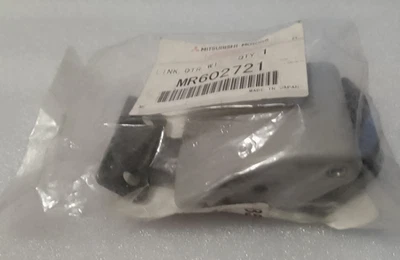 MITSUBISHI  Link Quarter  MR602721 Genuine part - image 1 of 3
