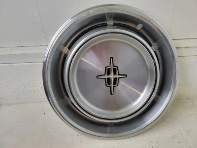 70-73 LINCOLN TOWN CAR OEM PLATA 15" CUBIERTA TAPACUBOS RUEDA CENTRAL Foto 1 de 4