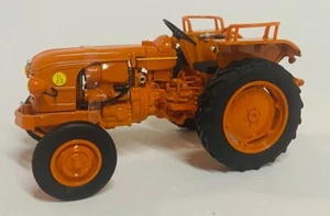 UNIVERSAL HOBBIES - RENAULT D22 Tractor - 1/32 - UH2676 - Picture 1 of 8