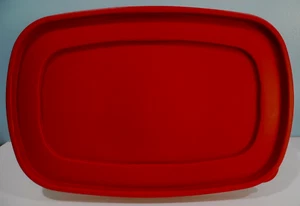 Contenedor de plástico Rubbermaid 40 tazas-9,4 litros usado - Imagen 1 de 5