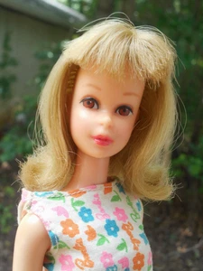 Vintage Barbie BLONDE STRAIGHT LEG FRANCIE DOLL IN SLIGHTLY SUMMERY DRESS SHOES - Picture 1 of 14