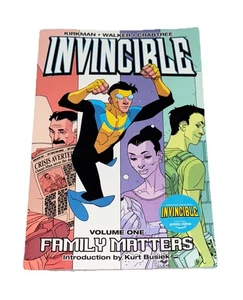 Invincible Band 1: Familienangelegenheiten von Robert Kirkman: Sehr guter Zustand - Bild 1 von 2