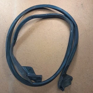 1984-1986 NISSAN 300ZX Z31 (2+0) RIGHT Front Door Weatherstrip Rubber Seal OEM - Picture 1 of 12