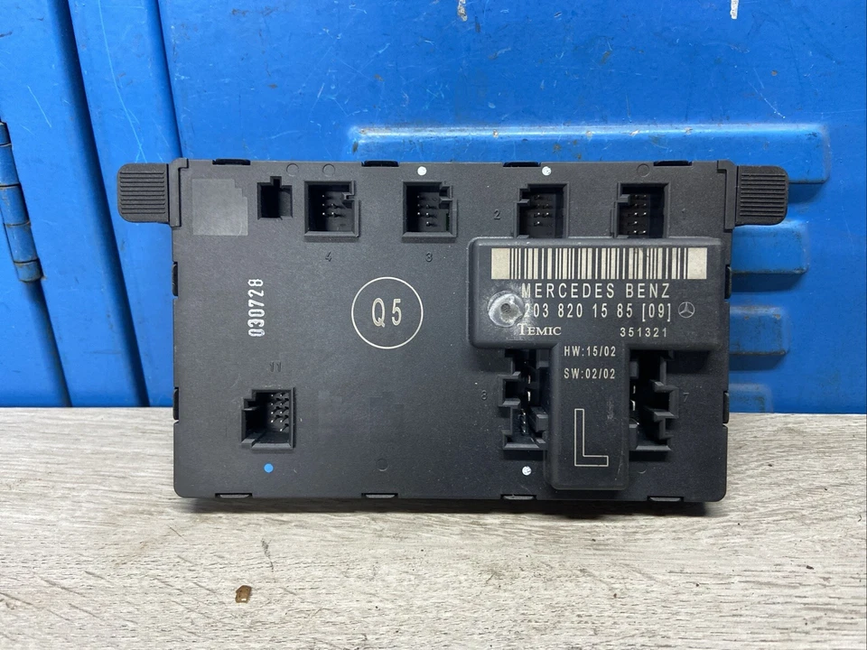 2001 2002 2003 2004 2005 06 07 MERCEDES C230 C280 C320 MÓDULO DE CONTROL DE PUERTA OEM  Foto 1 de 3