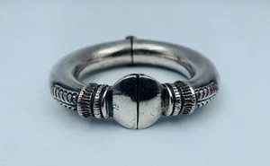 BRACELET ARGENT MASSIF STYLE ETHNIQUE EN ETAT 85 GRAMMES 23 W1302 - Foto 1 di 12