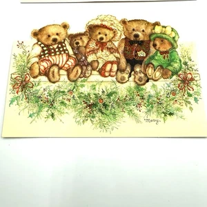 Tarjeta de felicitación Mary Hamilton Bear Family sentada en banco vacaciones de Navidad - Imagen 1 de 9