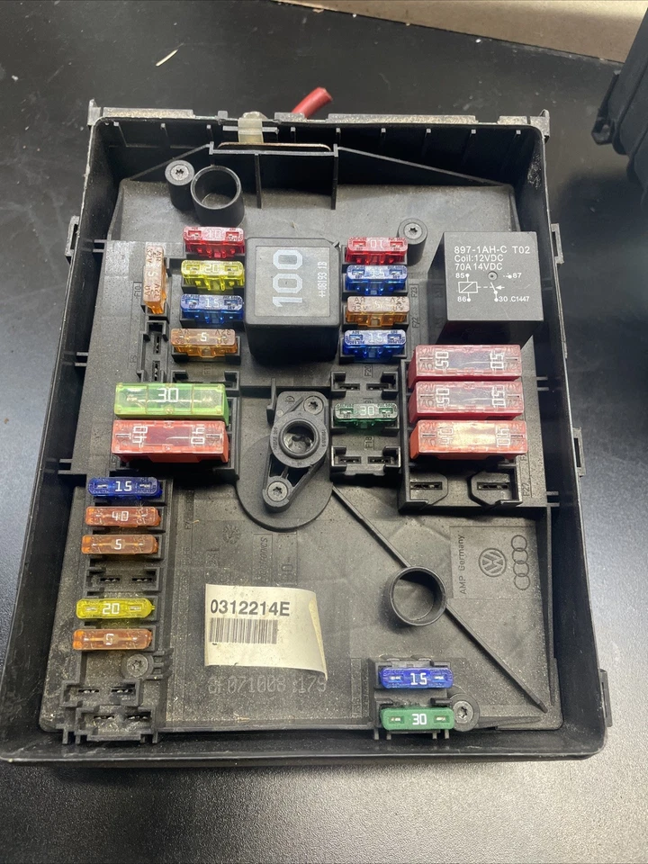 06 07 08 09 2010 VOLKSWAGEN Passat motor Jetta módulo de fusibles de 2,5 L OEM Foto 1 de 4