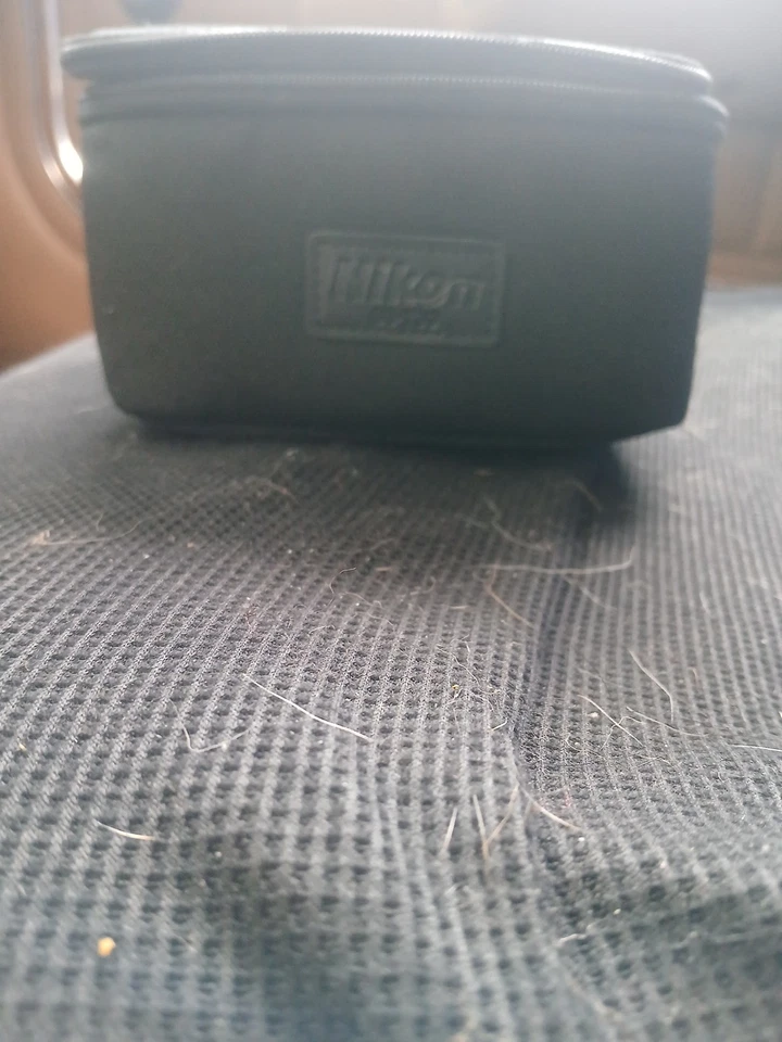 Nikon Speedlight SB-700 Shoe Mount Flash w/reflector, filters & case, used once - Image 1 of 4