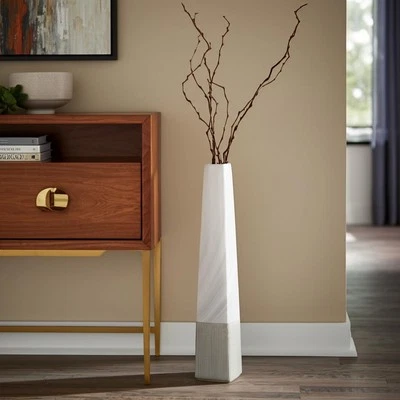 Jarrón de piso de cerámica cónica geométrica facetada blanca de 32" Foto 1 de 4