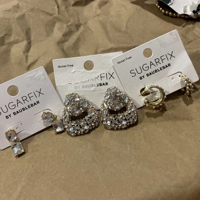 Pendientes Sugarfix by Baublebar diamantes de imitación transparentes con cuentas doradas aros declaración 3 piezas Foto 1 de 4