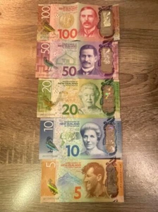 SET New Zealand 5 + 10 + 20 + 50 + 100 Dollars Banknotes 2015-2016 series CIR. - Picture 1 of 2