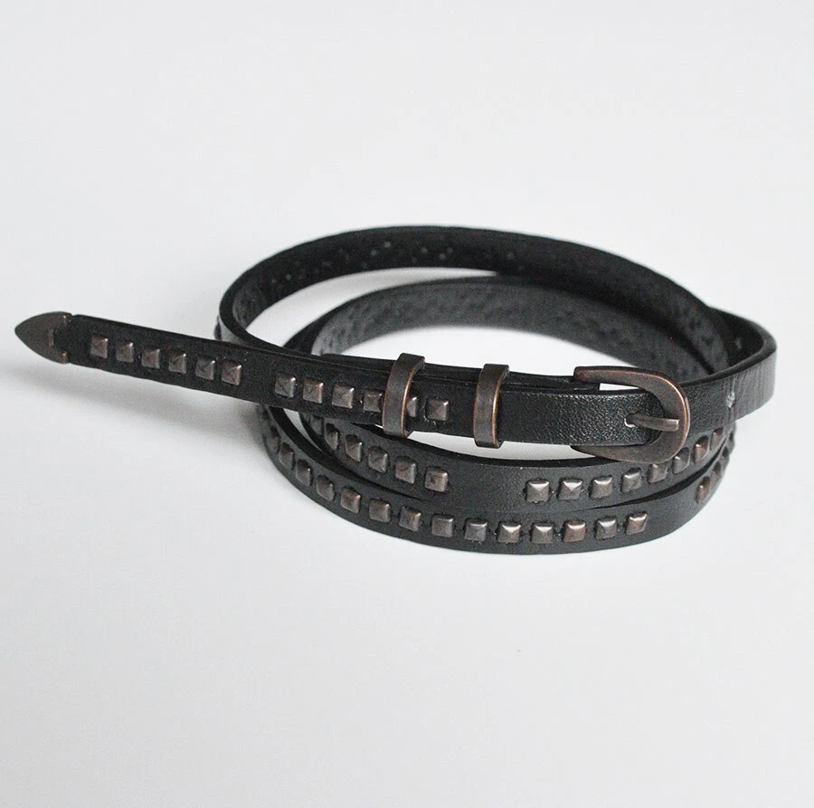 ESPRIT Schmaler  Gürtel mit kleinen Nieten R Gr. 78 bis 78 cm Schwarz - Bild 1 von 1