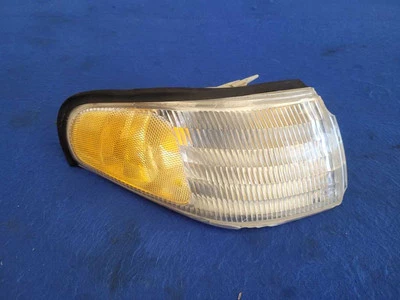 1994-1998 Ford Mustang GT Cobra Passenger Front Turn Signal Corner Light 2678 - Image 1 of 4