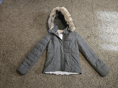 Hollister Women's Green Full Zip Jacket Size Large Faux Fur Hood - Image 1 of 4