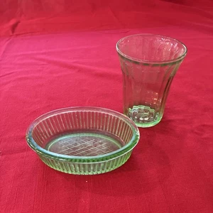 Vintage Seifenschale & Glas aus grünem Glas - Bild 1 von 9
