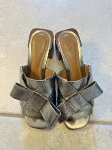 Mercedes Castillo Dafne Mid Bow Mule Block Heel Sandals Metallic Silver Size 5.5 - Picture 1 of 5