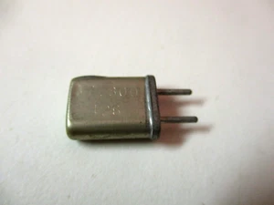 M-Tron 426 Radio Crystal 37,800 MHz Przewody: średnica 1 mm, długość 6 mm 5 mm Vtg - Zdjęcie 1 z 2