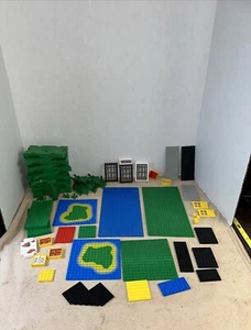 LEGOS. Miscellaneous LEGO Pieces Lot - Picture 1 of 15